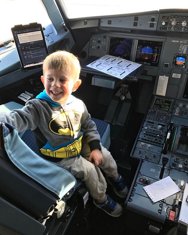 Please make sure your seat backs and tray tables are in their full upright positions… #CaptainDex