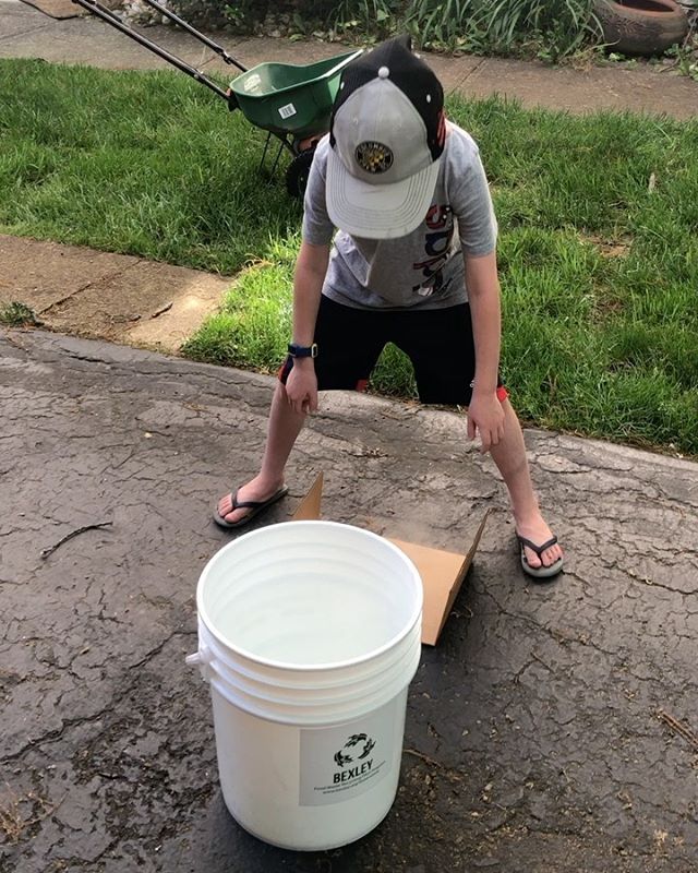 Dry Ice CO₂ 🧊 + Water H2O💧= 💨 #ScienceSunday